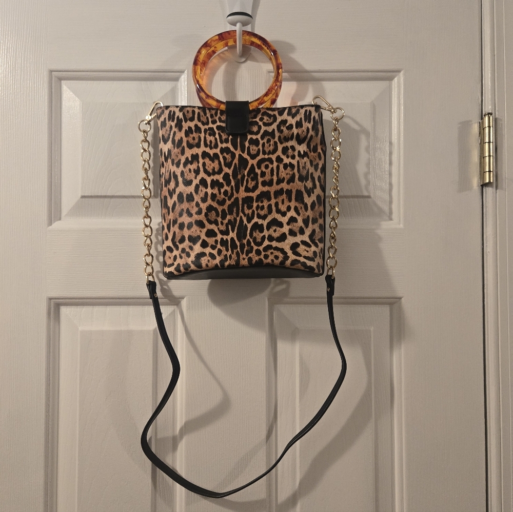 Leopard Print Women's Bag with Gold Chain Shoulder Strap - Picture 2 of 6